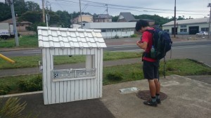 てくてく歩く家が来ました。