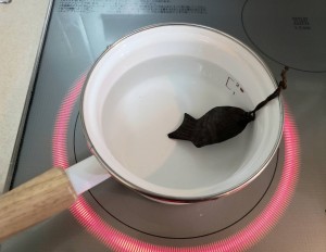 76490