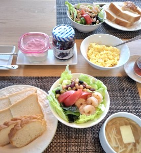 残りもののパンランチ